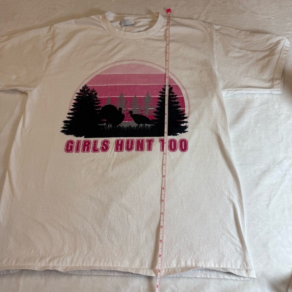 NWOT Girls Hunt Too White and Pink Women’s T-Shirt - Picture 4 of 8